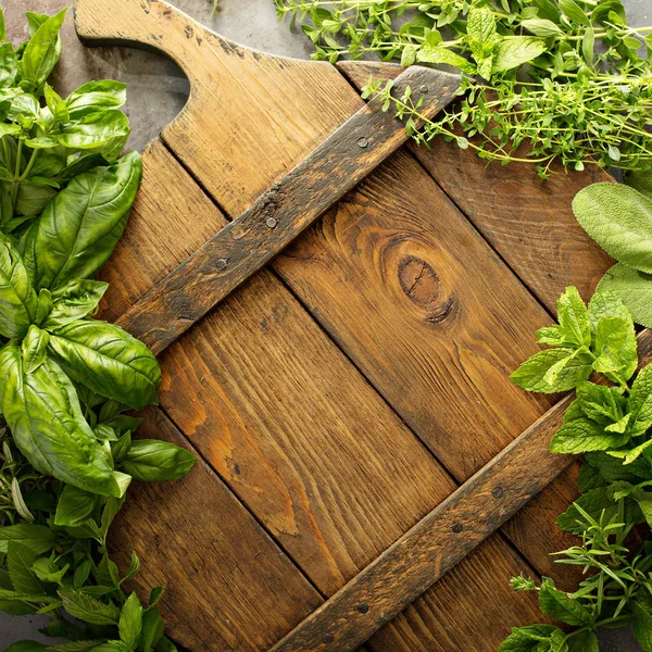 Memasak dengan herbal segar — Stok Foto