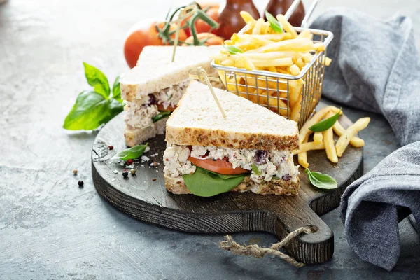 Chicken salad sandwich with spinach and tomato — Stock Photo, Image