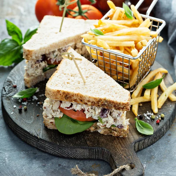 Chicken salad sandwich with spinach and tomato — Stock Photo, Image