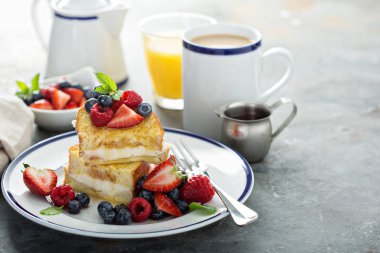 Doldurma krem peynirli fırında yumurtalı ekmek