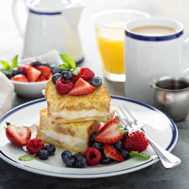Doldurma krem peynirli fırında yumurtalı ekmek