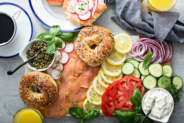 Simit ve somon balığı tabağı