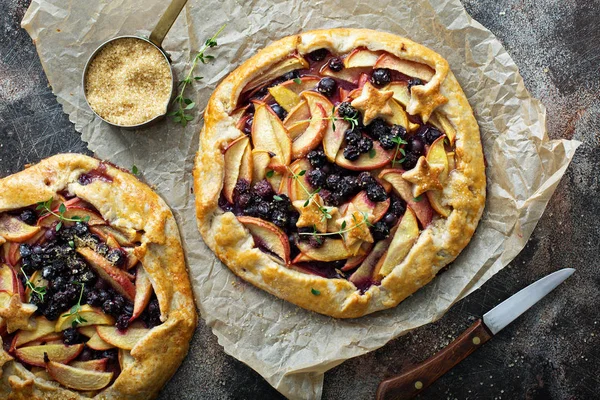 Summer galette with peaches and blueberries — Stock Photo, Image