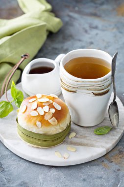 Bademli tatlı çörek