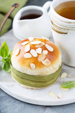 Bademli tatlı çörek