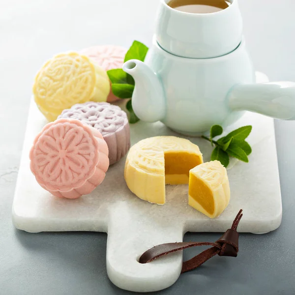 Kar cilt tatlı ve iştah açıcı geleneksel Çin mooncakes