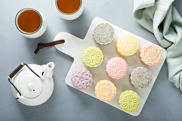 Snö hud varierad traditionella kinesiska mooncakes — Stockfoto