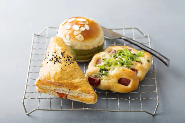 Savory red bean, pork and green onion pastries — Stock Photo, Image