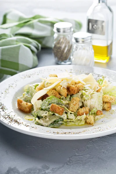 Ceasar salata öğle yemeği için