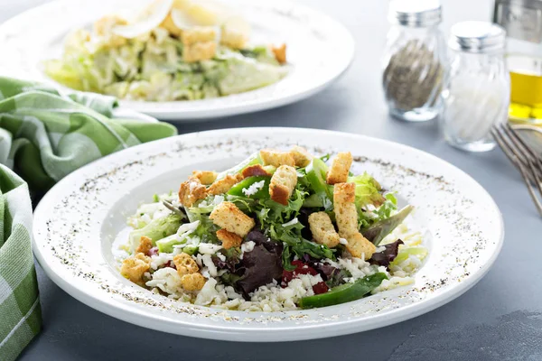 Ev salatası marul ile