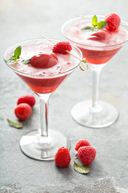 Ahududu sorbe gül yüzen