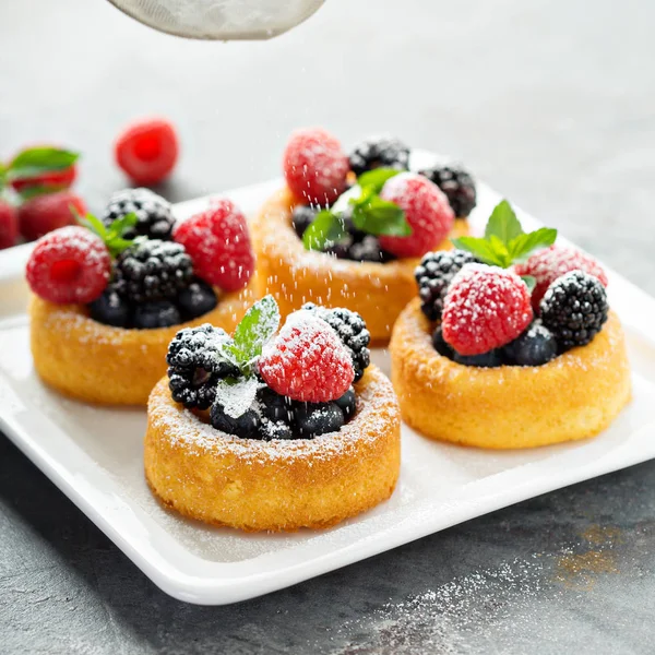 Dessert cups with fresh berries — Stock Photo, Image