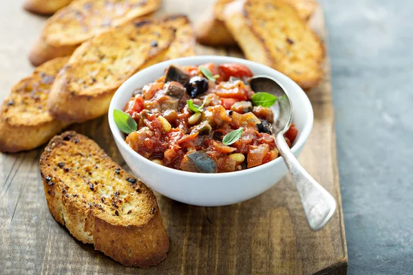 Sarımsaklı ekmek ile patlıcan caponata