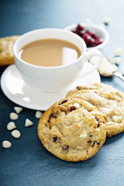 Witte chocolade en cranberry koekjes — Stockfoto