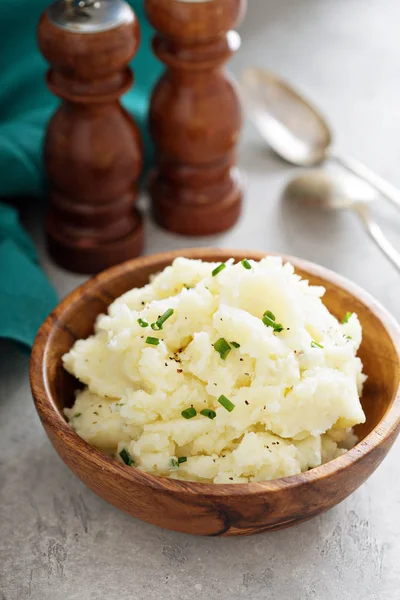 Purê de batatas macias com cebolinha — Fotografia de Stock