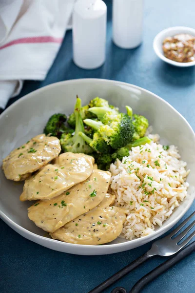 Mustard chicken with rice and broccoli — Stock Photo, Image