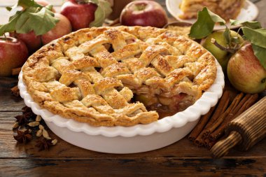 Ev yapımı elmalı turta.