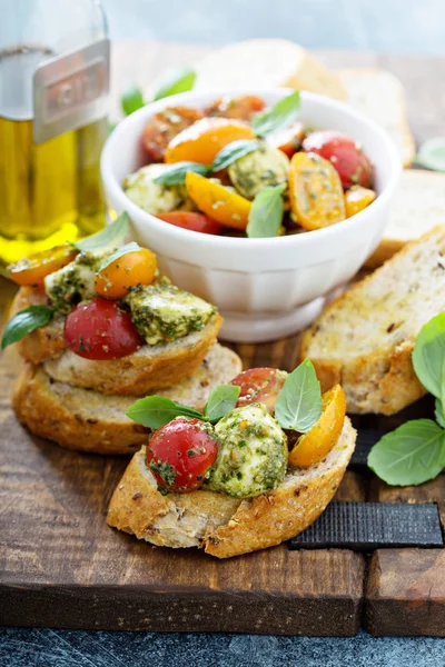 Caprese bruschetta with pesto — Stock Photo, Image