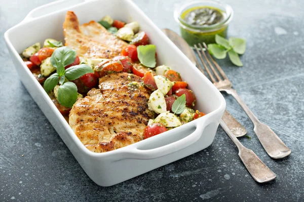 Caprese ile ızgara tavuk