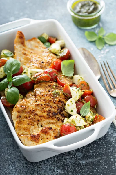 Grilled chicken with caprese — Stock Photo, Image