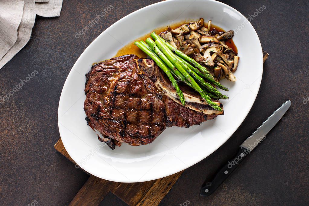 Beef steak with asparagus and mushrooms