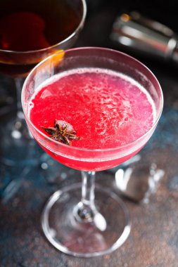 Greyfurt Yıldız anason ile kokteyl