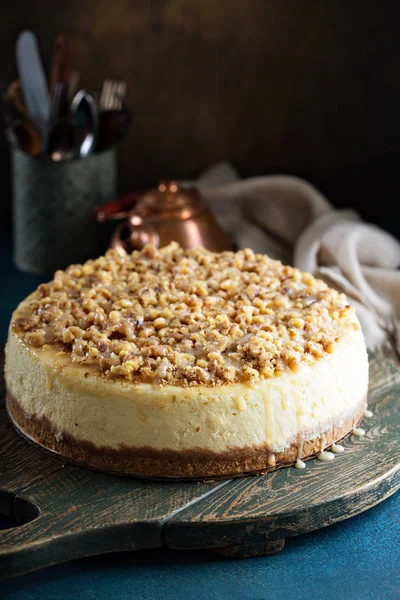 Bolo de queijo de caramelo de pecano — Fotografia de Stock