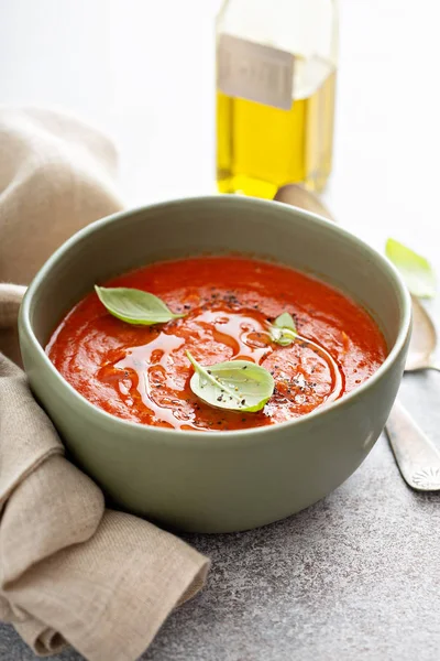 Basil tomatensoep — Stockfoto