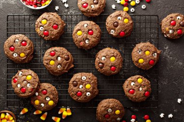 Şeker ile çikolata kurabiye