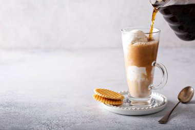 Affogato kahve uzun bardak