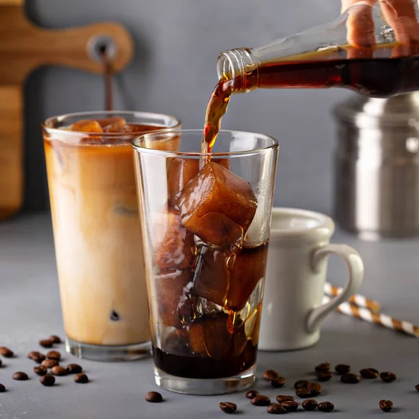 Eiskaffee in hohen Gläsern — Stockfoto