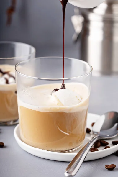Kahve affogato vanilyalı dondurma ile — Stok fotoğraf