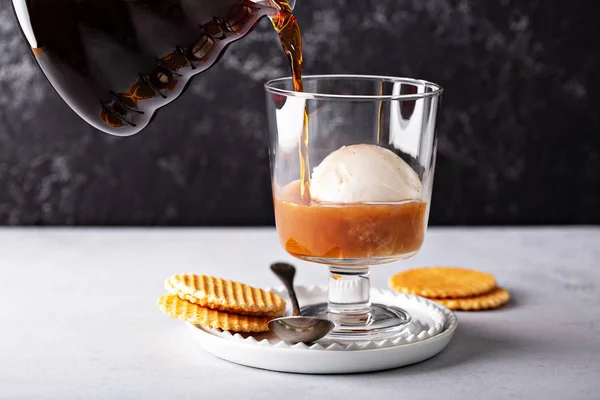 Kopi dengan es krim vanili — Stok Foto