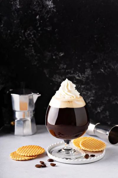 Café irlandés en un vaso —  Fotos de Stock