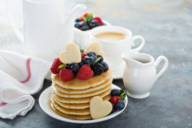 Sevgililer günü kahvaltı, Tepesi kalpleri ile krep