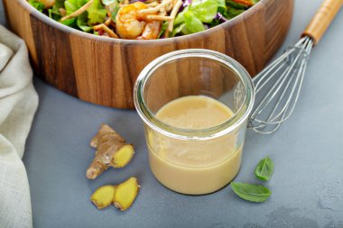 Zencefil fıstık Asyalı salata sosu