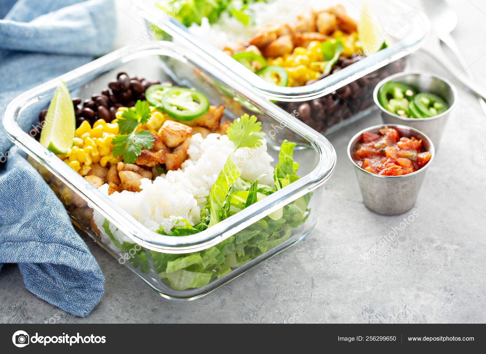 Healthy green meal prep with chicken — Stock Photo © fahrwasser 256299650