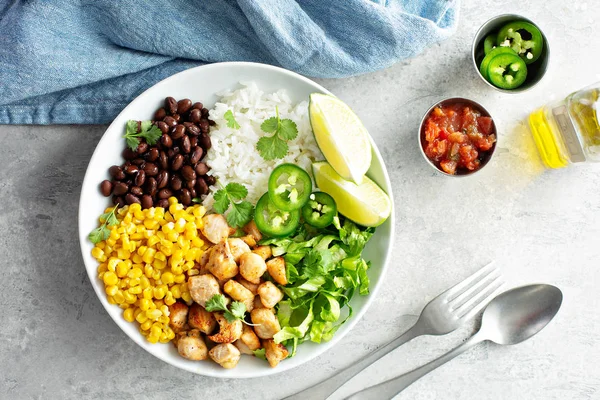 Chipotle scharfes Huhn mit Reiskorn, Bohnen — Stockfoto