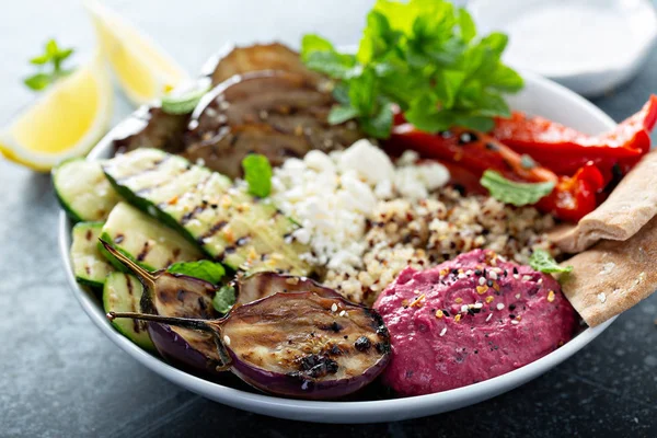 Gegrilde groenten en quinoa lunch Bowl — Stockfoto