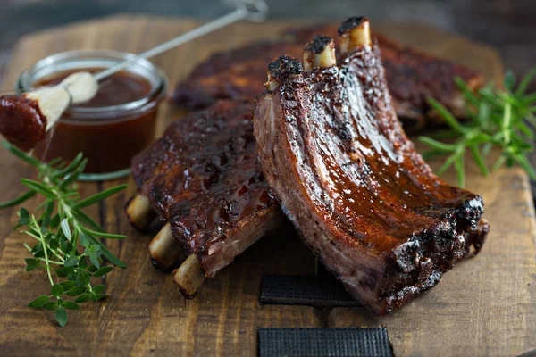 Grilled bbq ribs with sauce — Stock Photo, Image