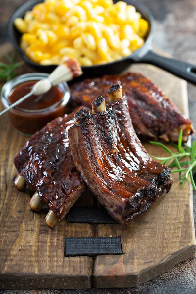 Churrasco grelhado costelas com molho — Fotografia de Stock