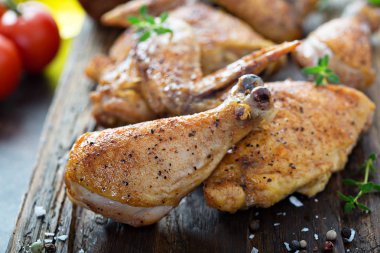 Kavrulmuş veya füme tavuk