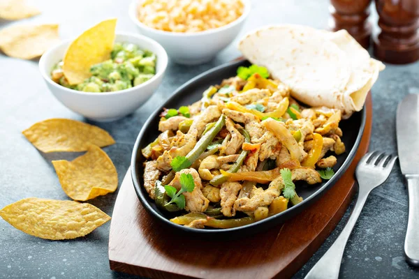 Chicken and bell peppers fajitas — Stock Photo, Image