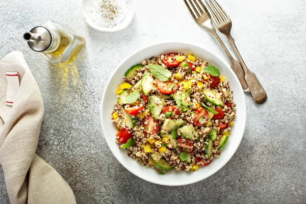 Čerstvý salát z quinoa tabbúle — Stock fotografie