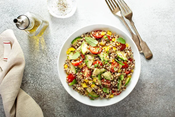 Friss quinoa tabbouleh saláta — Stock Fotó