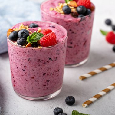 Taze karışık berry smoothie