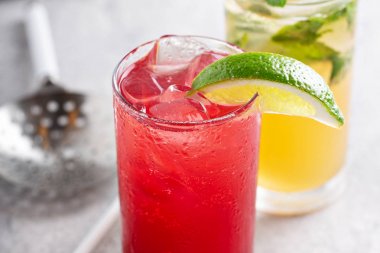 Mojito ve Deniz esintisi kokteyli
