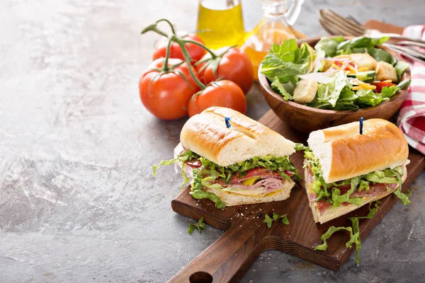 Italiaanse sandwich voor lunch — Stockfoto