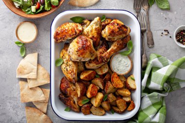 kızarmış tavuk ve patates