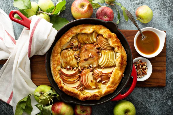 Apple galette in a cast iron pan — Stock Photo, Image